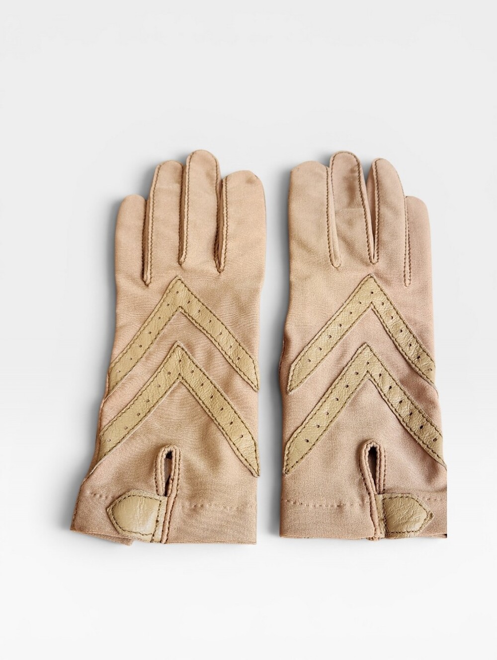 Aris Isotoner Vintage Gloves with Leather Chevron Trim - Beige